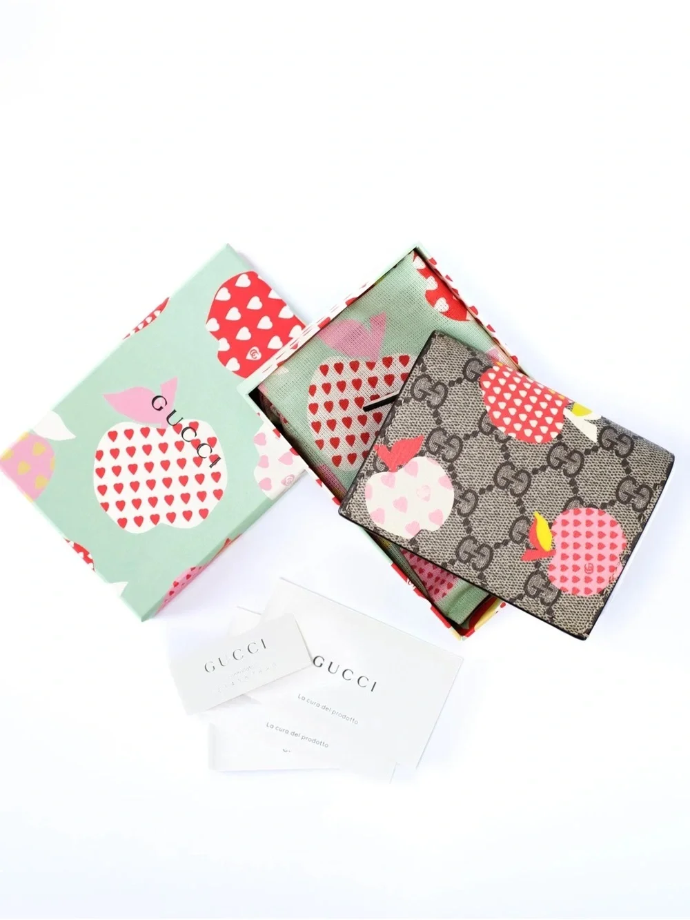 Gucci GG Supreme Card Case/wallet with Strawberry! All inclusive! Like new!